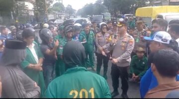 Jaga Ketertiban Ramadan, Kapolres Pelabuhan Makassar Kawal Demo dengan Pendekatan Humanis